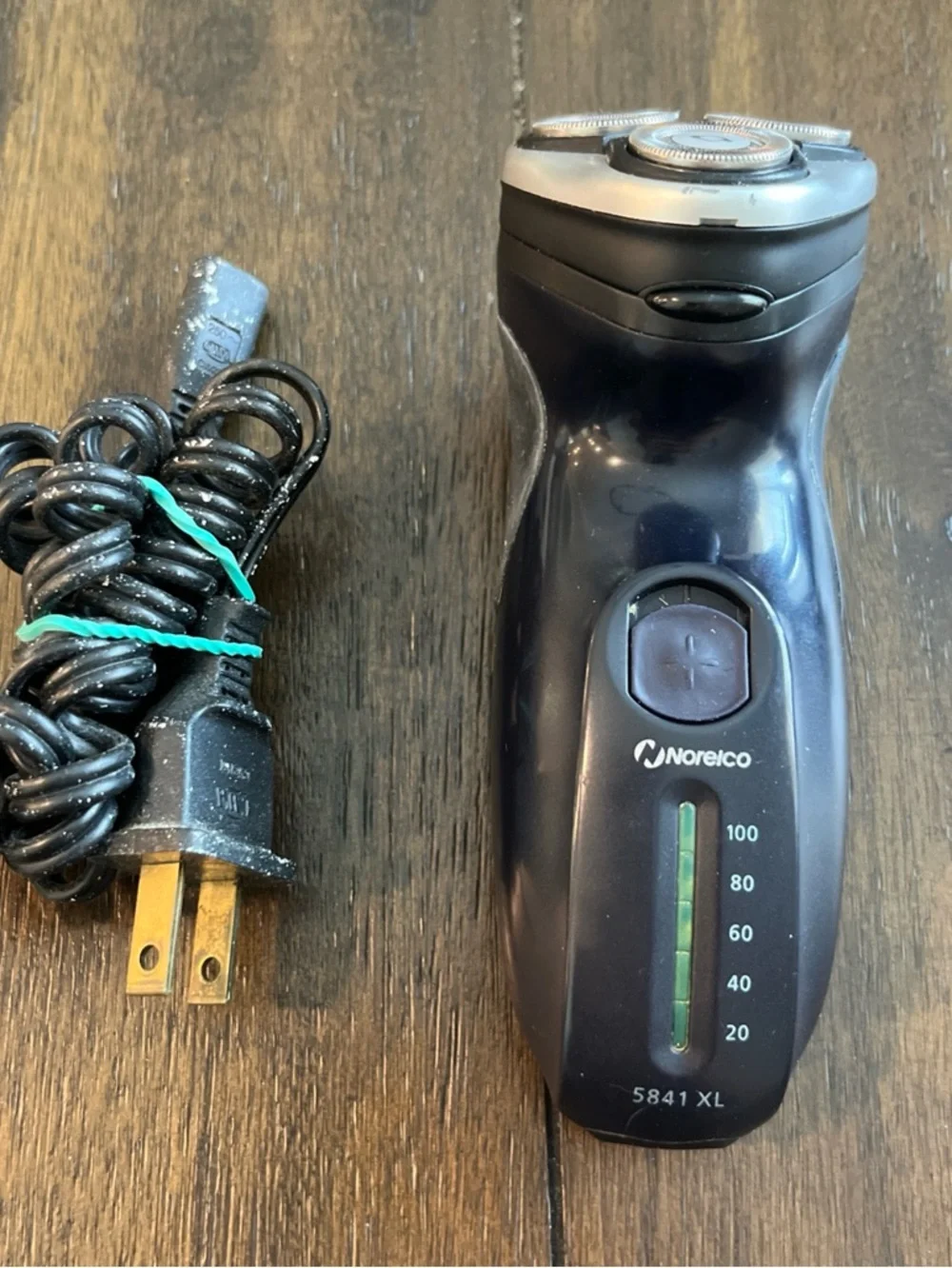 Philips Norelco : Men’s Razor / Shaver Model 5841 XL w/ Trimmer + Charging Cord